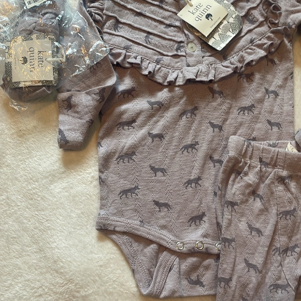 Kate Quinn outfit | 18-24 - Picture 3 of 3